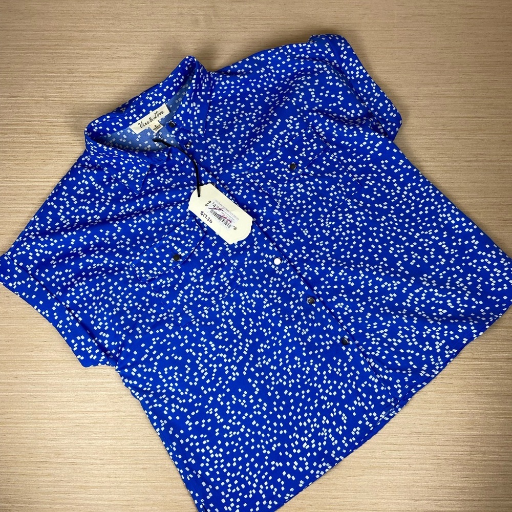 Vine & Love Blue Printed Short Sleeve Button-Up Top | Women’s Small